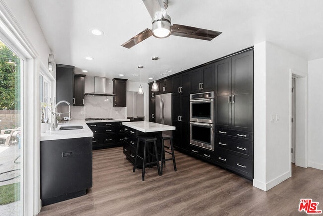 Building Photo - 5516 Bluebell Ave