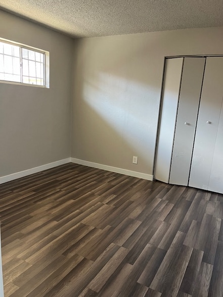 Building Photo - 517 W 84th St