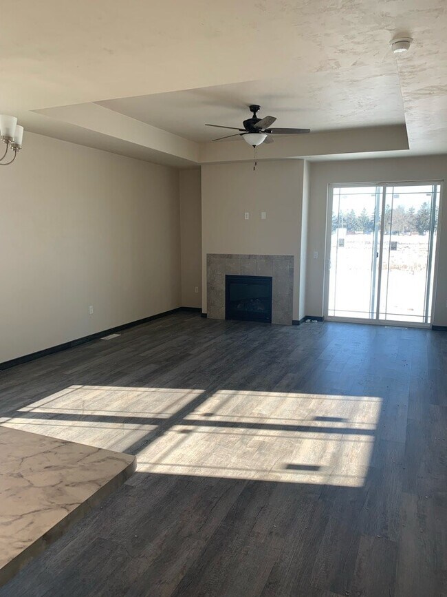 Building Photo - 2126 Zimmer Dr