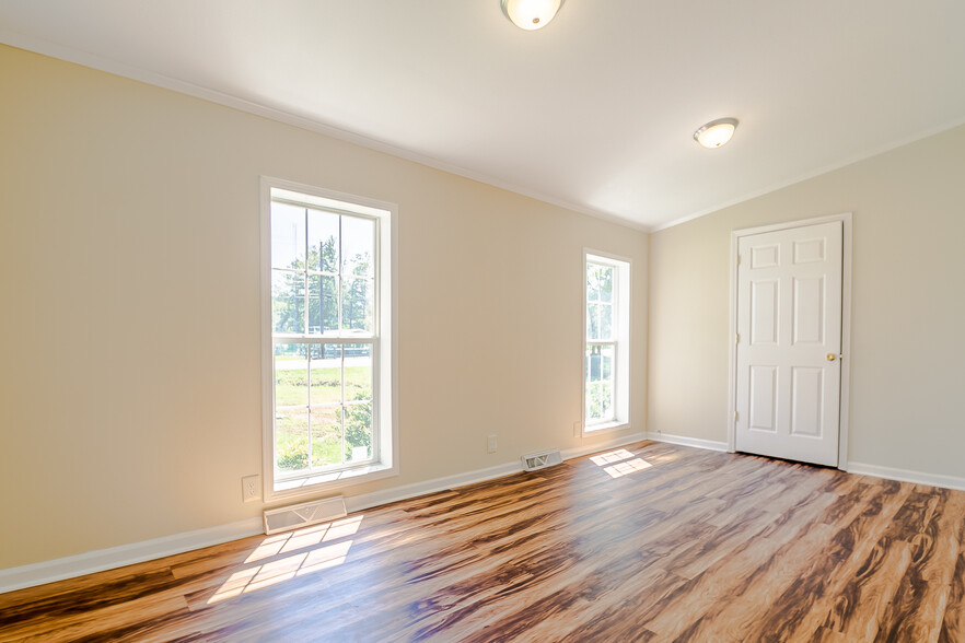 Hallway Bedroom 1 - 1260 Fisk Rd