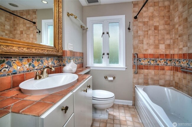 Building Photo - 4bd/3ba Seattle Home