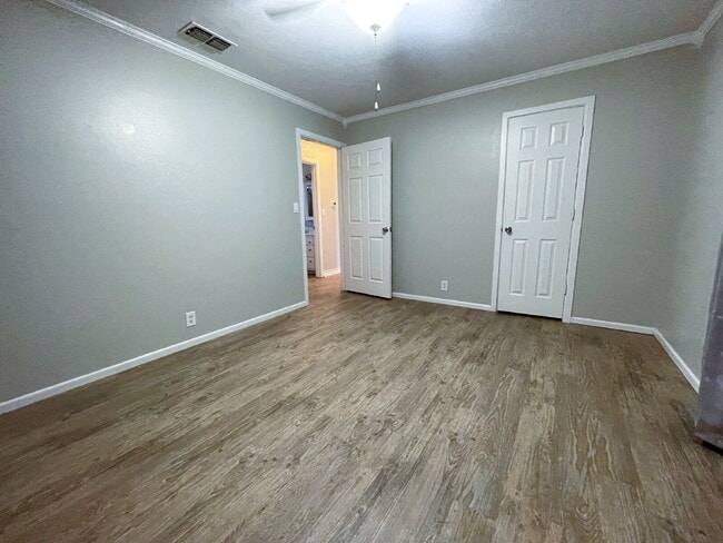 Building Photo - Breathtaking Home Located Near LCU Campus & Mahon Park!