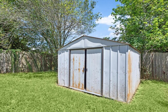 Building Photo - What a Find!!!
