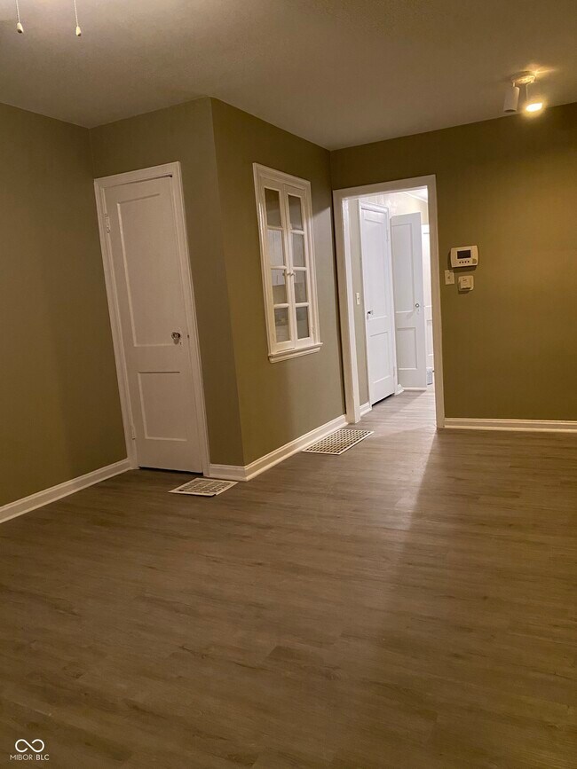 Building Photo - 4023 Clarendon Rd