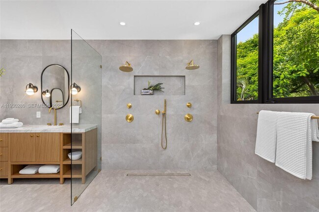 Building Photo - 4024 Bonita Ave