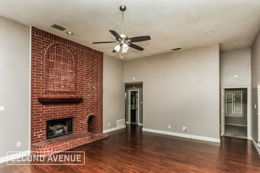 Building Photo - 2404 Liles Ln
