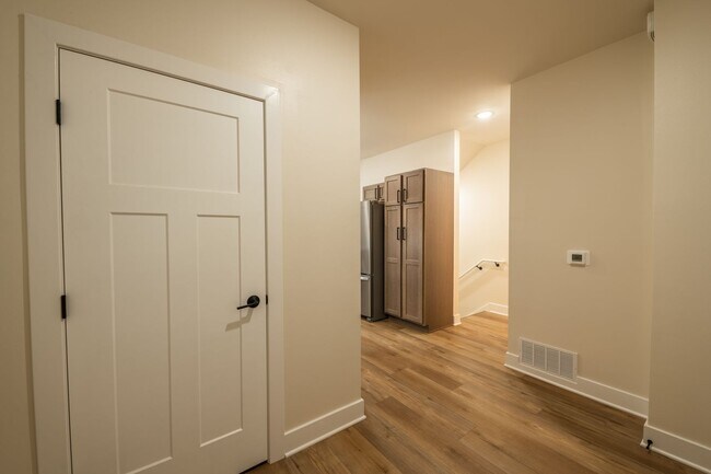 Building Photo - 3 Bed / 2.5 Bath Townhome w/Deck, Walkout Finished Basement, 9' Ceilings, Quartz Tops, Stainless ...