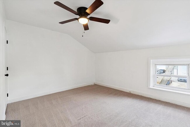 Building Photo - 135 E Miner St