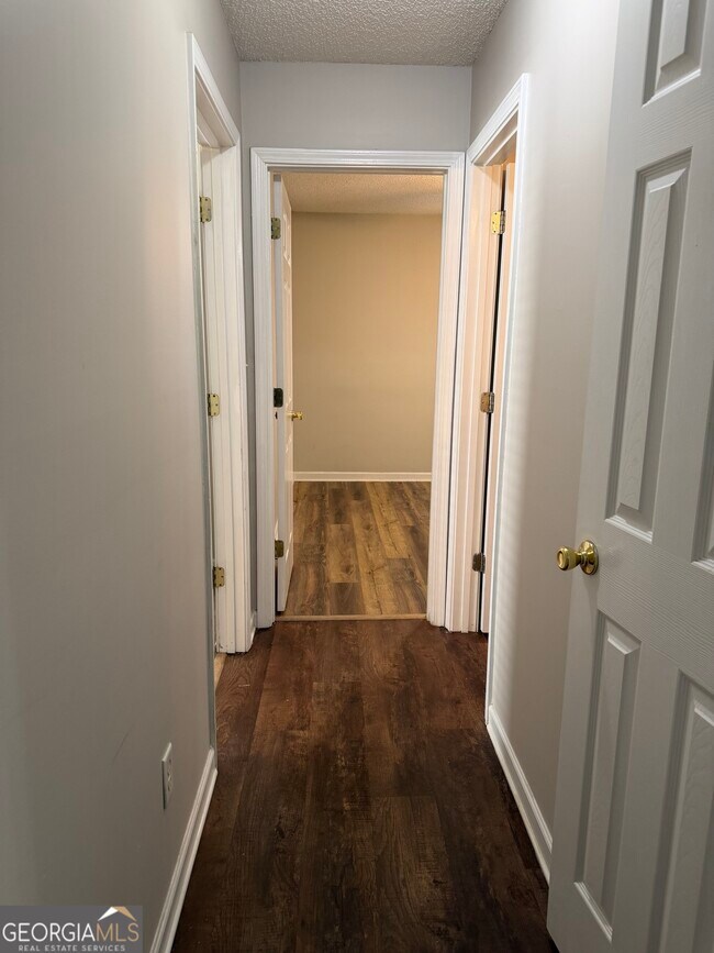 Building Photo - 3020 Meadow Glen Pass