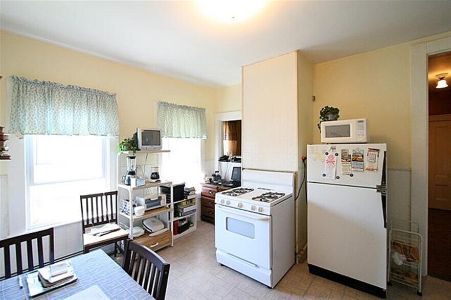 Building Photo - 70 Spring St