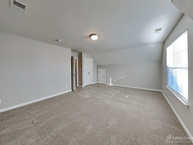 Building Photo - 225 Everett Park Dr