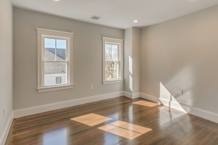 Building Photo - 107 Warren St