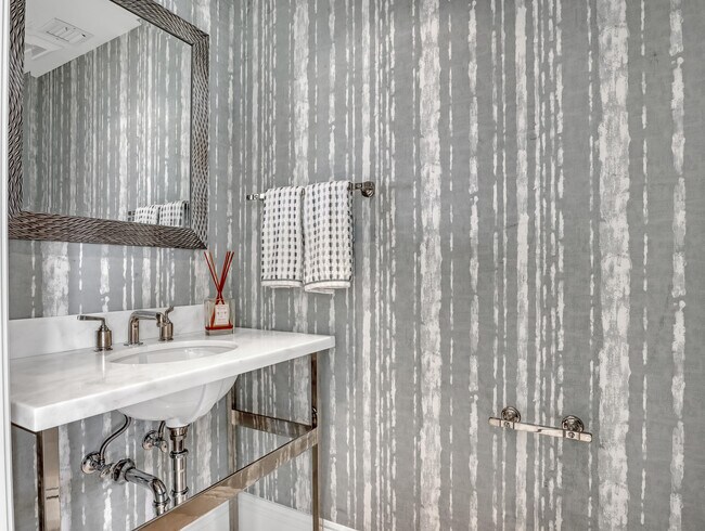 Building Photo - 2700 N Ocean Dr