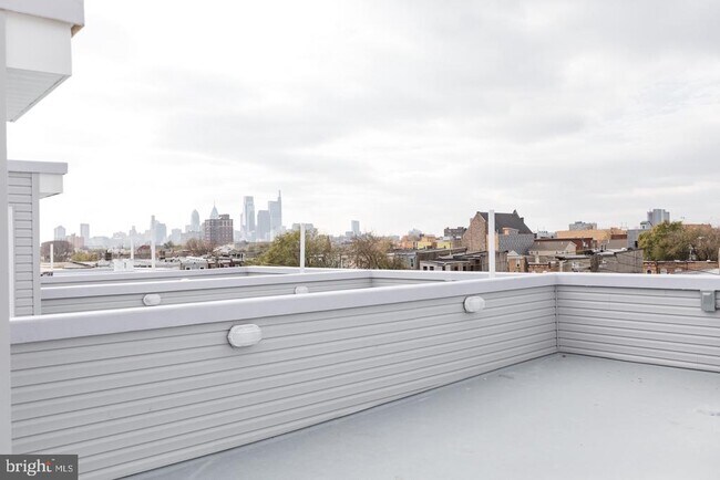 Building Photo - 1641 N Randolph St
