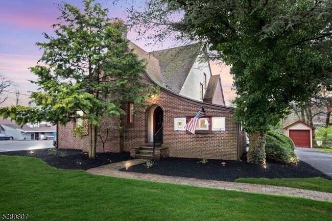 Building Photo - 153 Stirling Rd