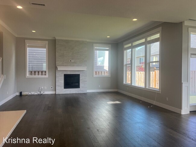 Building Photo - 5 br, 4 bath House - 11958 NW Sadie St,