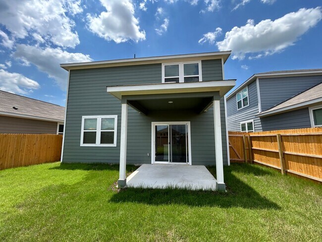 Building Photo - Walking Distance to Long Creek High School / Fridge, Washer & Dryer Included / Fenced in Yard / N...