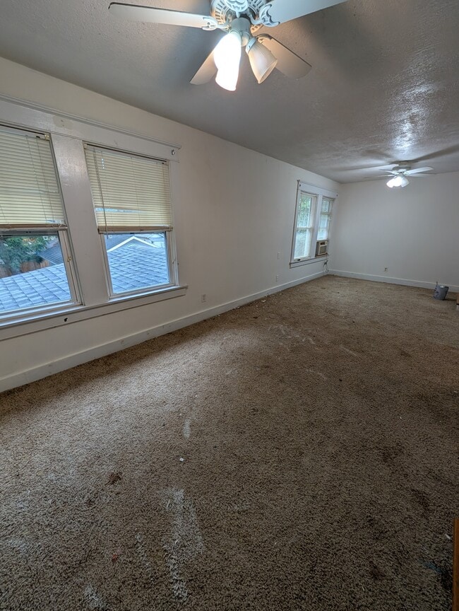 Building Photo - 214 SW Broadmoor Ave