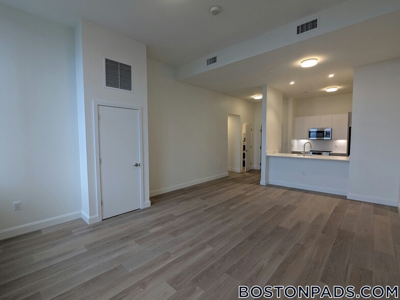 Building Photo - 1079 Commonwealth Ave