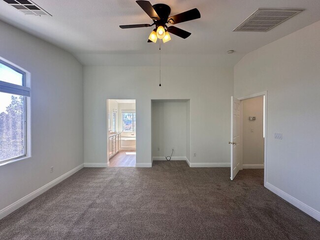 Building Photo - 4 BED 3 BATH HOME W/BONUS ROOM IN GATED COMMUNITY