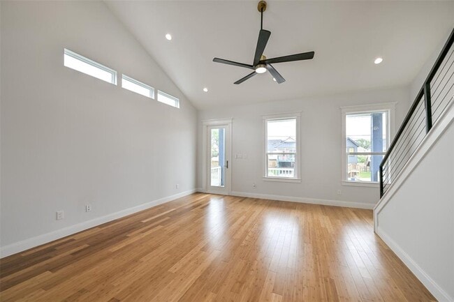 Building Photo - 1207 32nd St