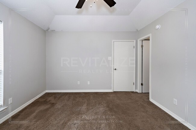 Building Photo - Alluring 3 Bed 2 Bath Home by Medal of Honor Park!