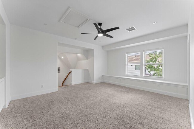 Building Photo - 1038 E 29th St