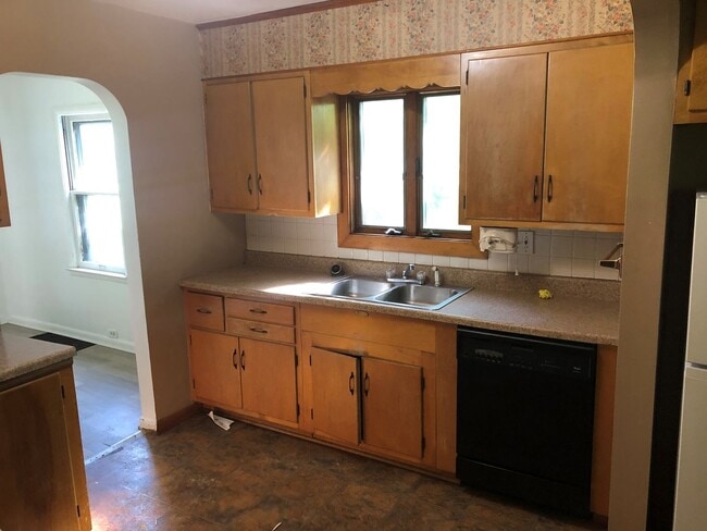 Building Photo - Spacious 3-Bedroom Home for Lease Goodyear...