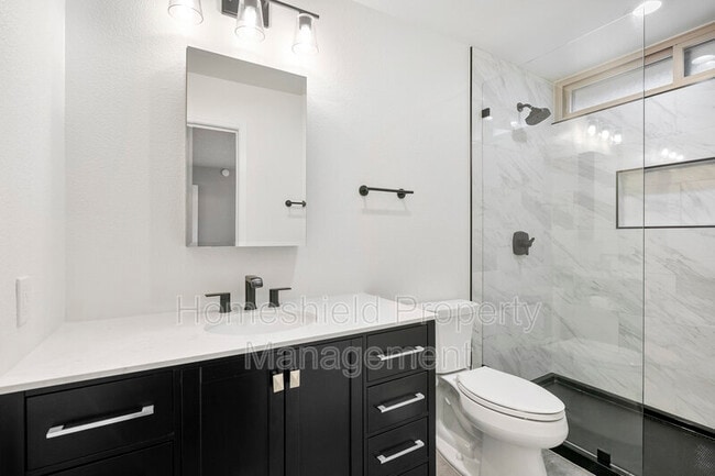Building Photo - 4098 Valeta St