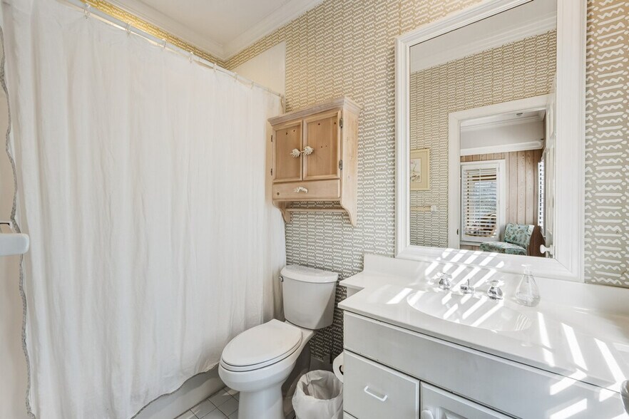 Building Photo - 64 Tradewind Ct