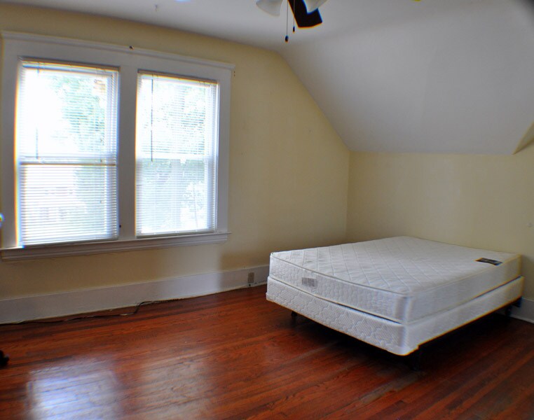 Building Photo - 1920 E Genesee St