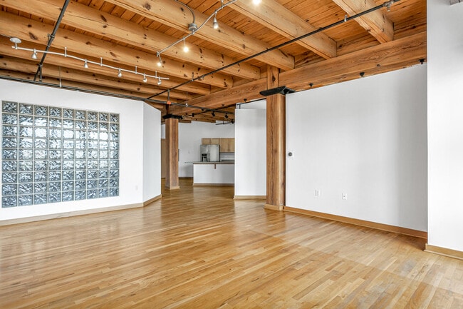 Building Photo - 413 N 2nd St