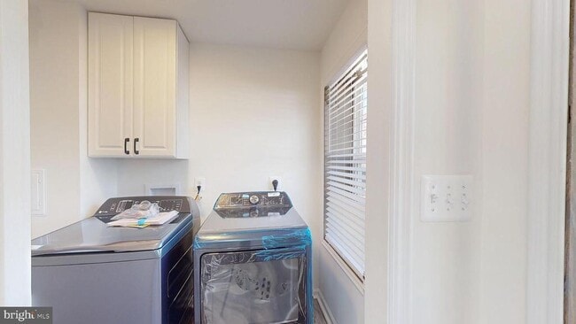 Building Photo - 40750 King Dr