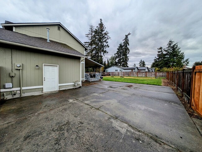 Building Photo - Luxury South Tacoma Home For Rent - Corner...