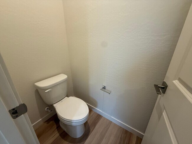 Building Photo - 624 N Vine St