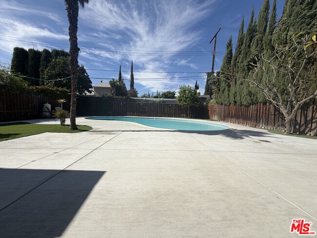 Building Photo - 6223 Enfield Ave