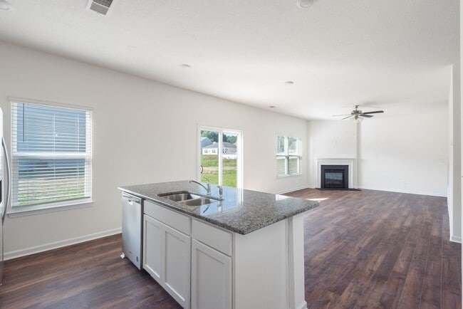 Building Photo - 118 Greystone Way