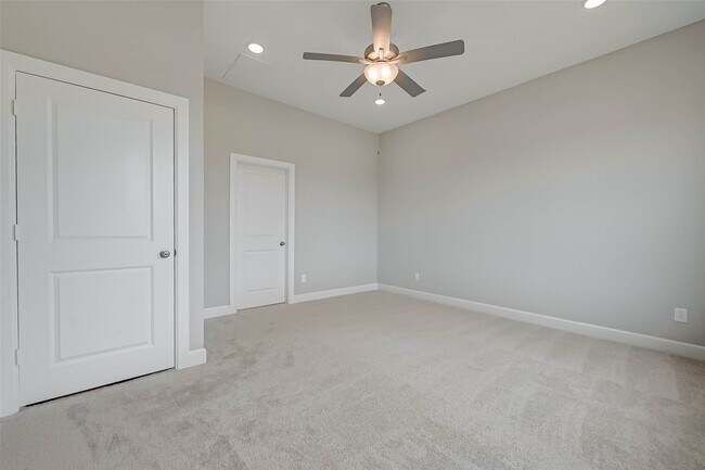 Building Photo - 10707 Deer Path Dr