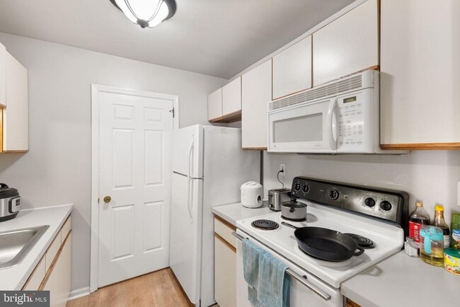 Building Photo - 45 Le Forge Ct