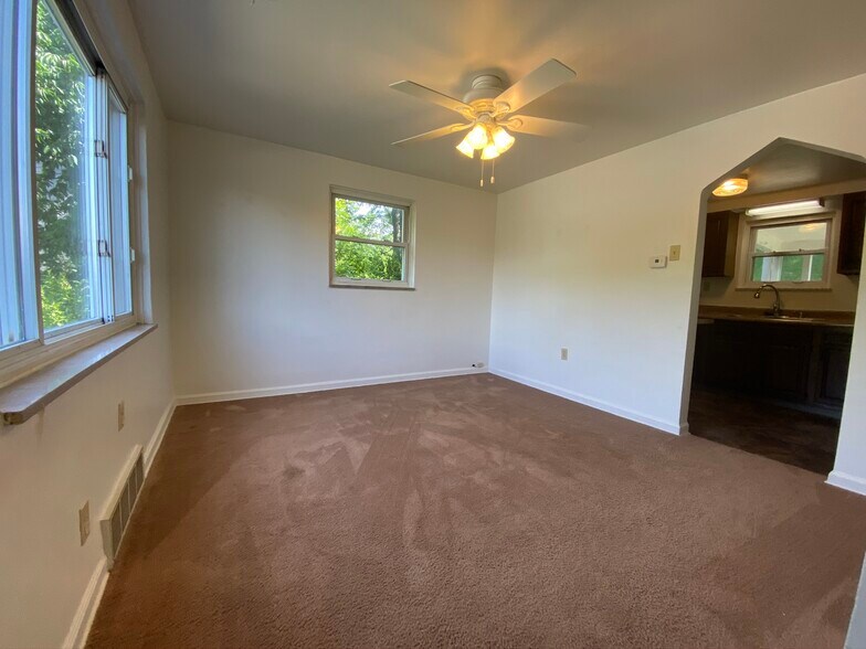 Dining Room - 4443 Clairton Blvd