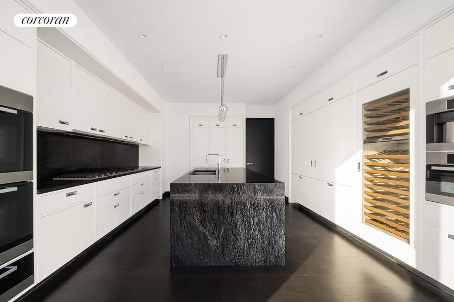 Building Photo - 157 W 57th St