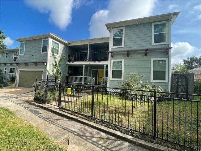 Building Photo - 4705 Park Dr
