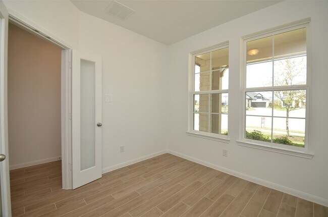 Building Photo - 5631 Pearl Vis Dr