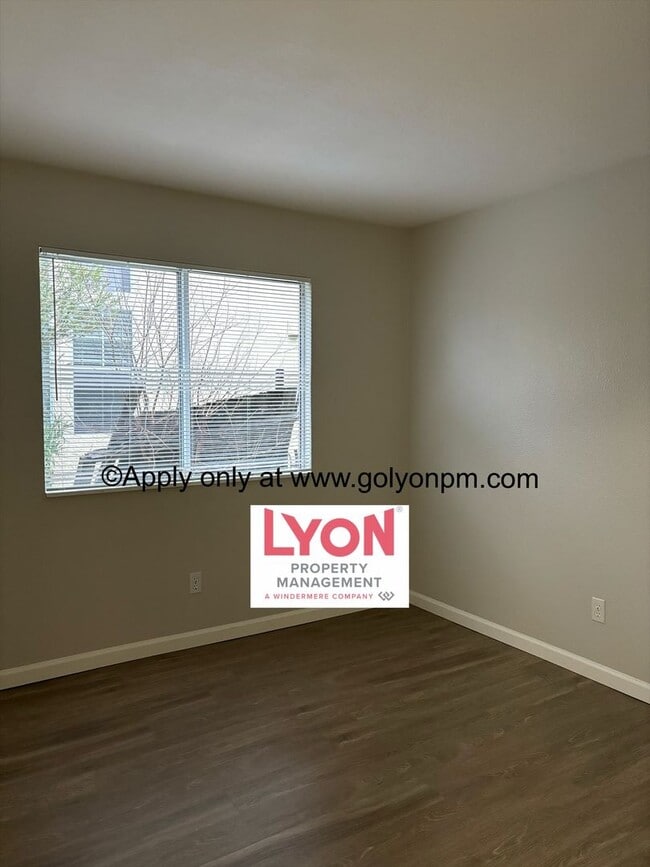 Building Photo - Stunning Home in convenient Elk Grove loca...