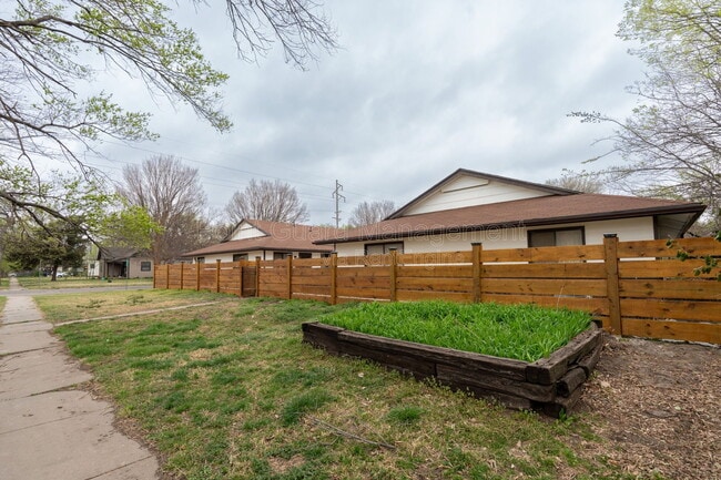 Building Photo - 750 W Dayton Ave