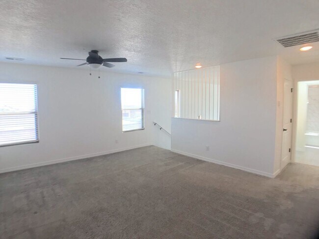 Building Photo - Gorgeous, Newer 3 bedroom in Los Lunas! Op...