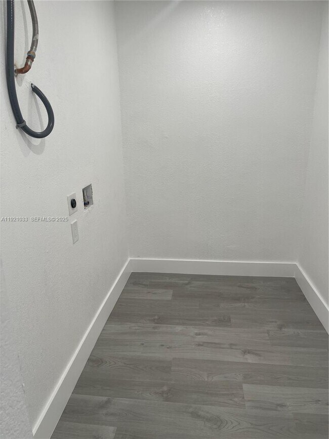 Building Photo - 880 NW 8th Ave