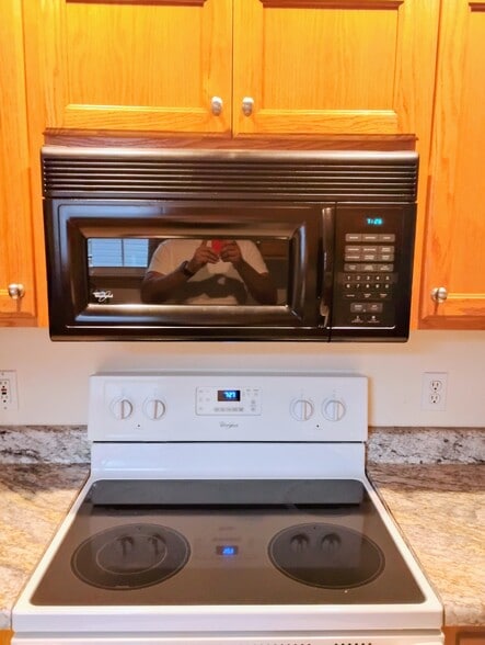 Building Photo - 428 W White Ash Rd