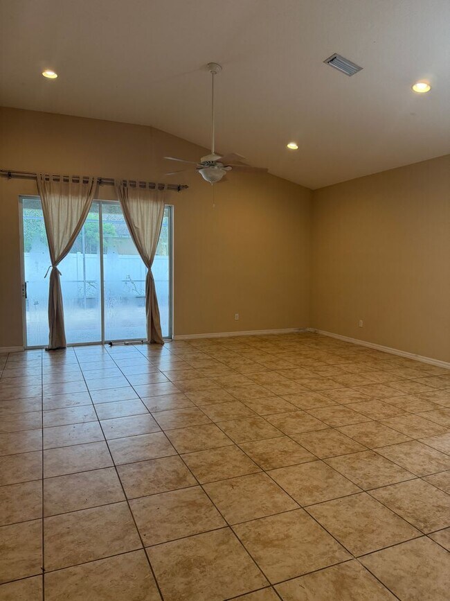 Building Photo - 3227 Lake Jean Dr