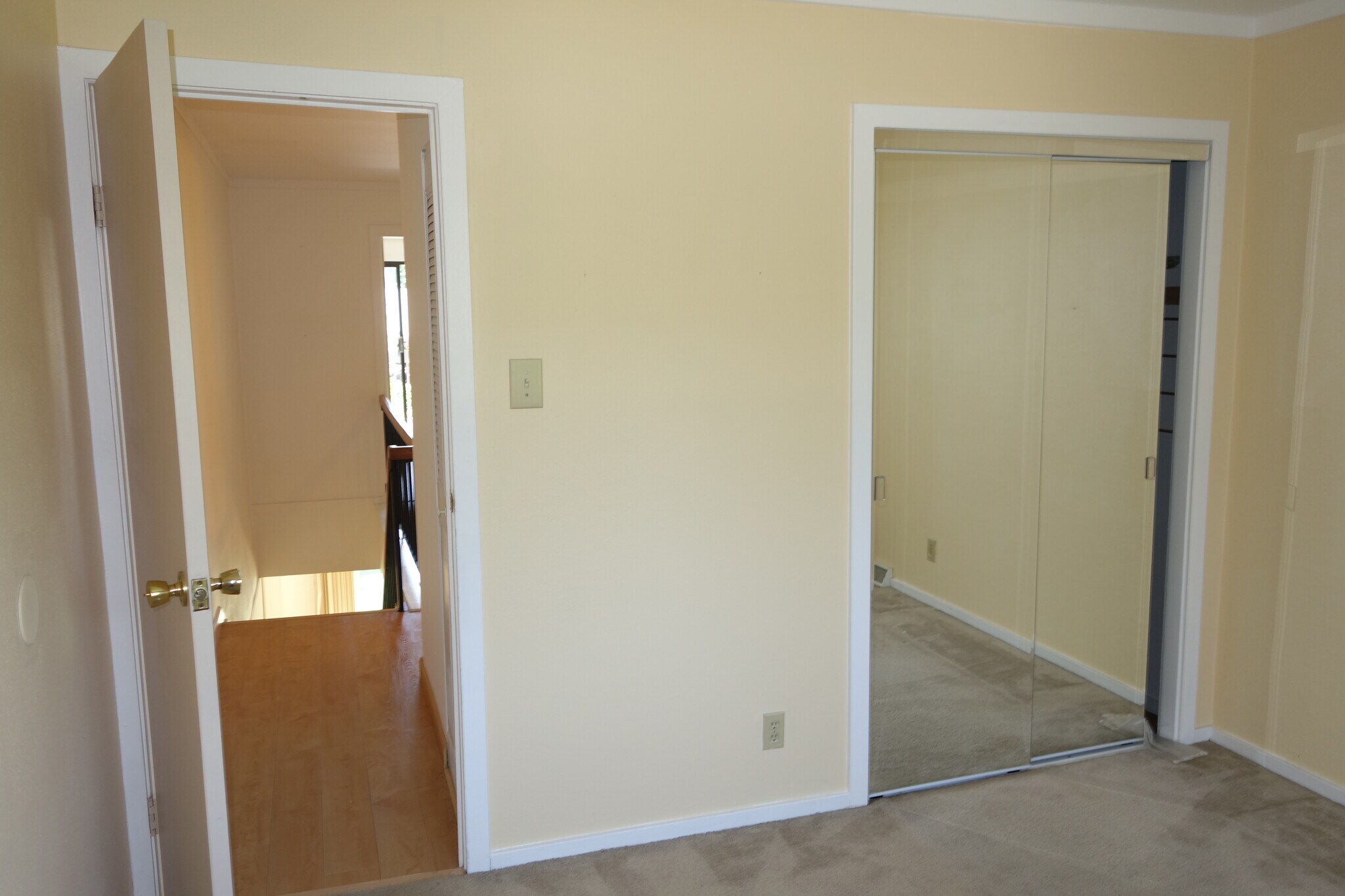 Building Photo - 624 Summit House